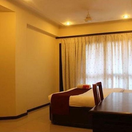 P M Regency Hotel Vadodara Extérieur photo
