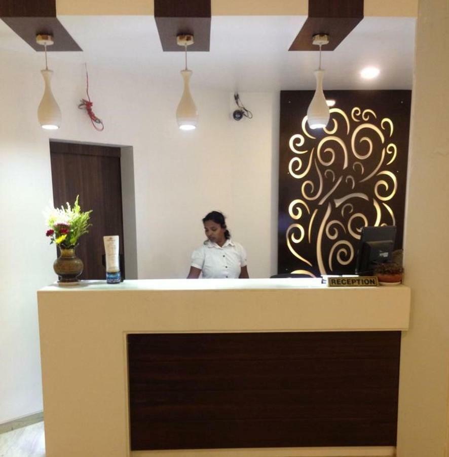 P M Regency Hotel Vadodara Extérieur photo